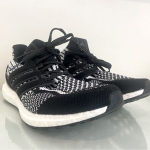 adidas Women’s Ultraboost 5.0 DNA Shoes black and white knit (US 9)